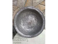 VAS MARE DE CUPRU CU LEGENDĂ - 1900 GR. ORNAMENTAȚIE VECHE ȘI INSCRIPȚIE