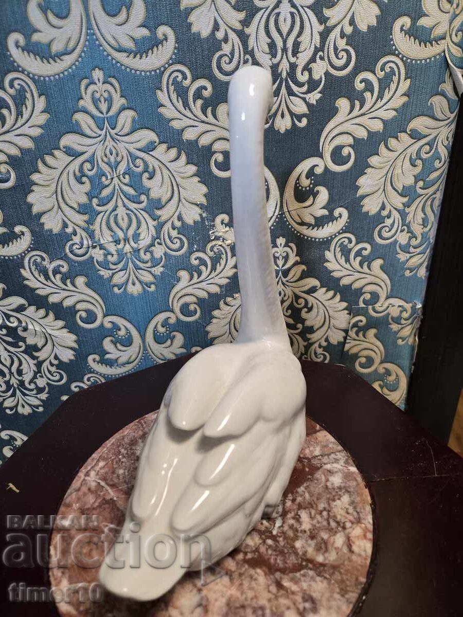 Lladró 1983 Porcelain Swan Figurine with price 100.00 BGN | € 51.13