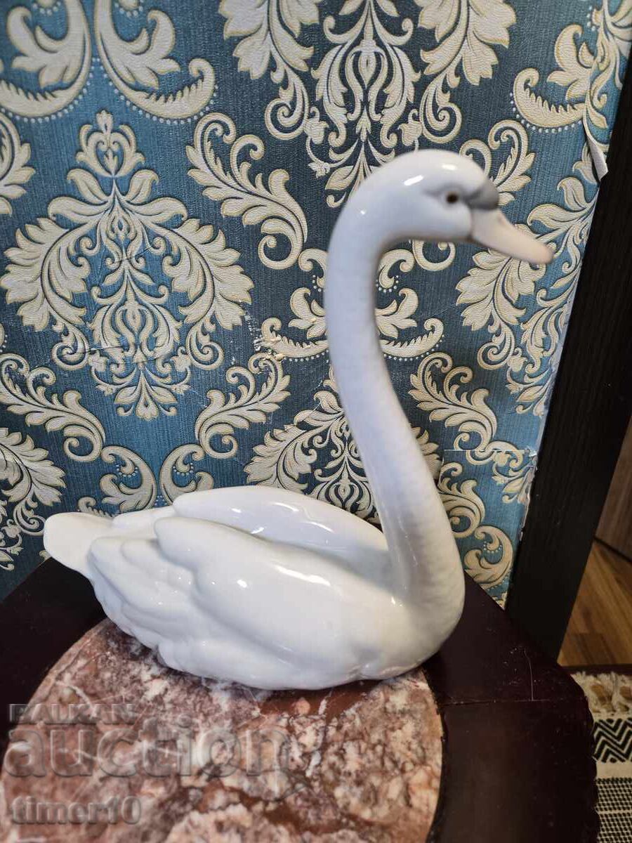 Delivery of Lladró 1983 Porcelain Swan Figurine