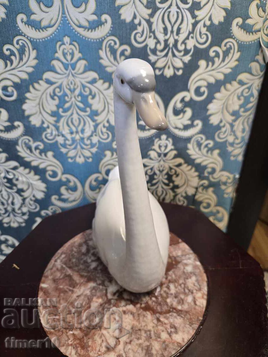 Lladró 1983 Porcelain Swan Figurine - 5