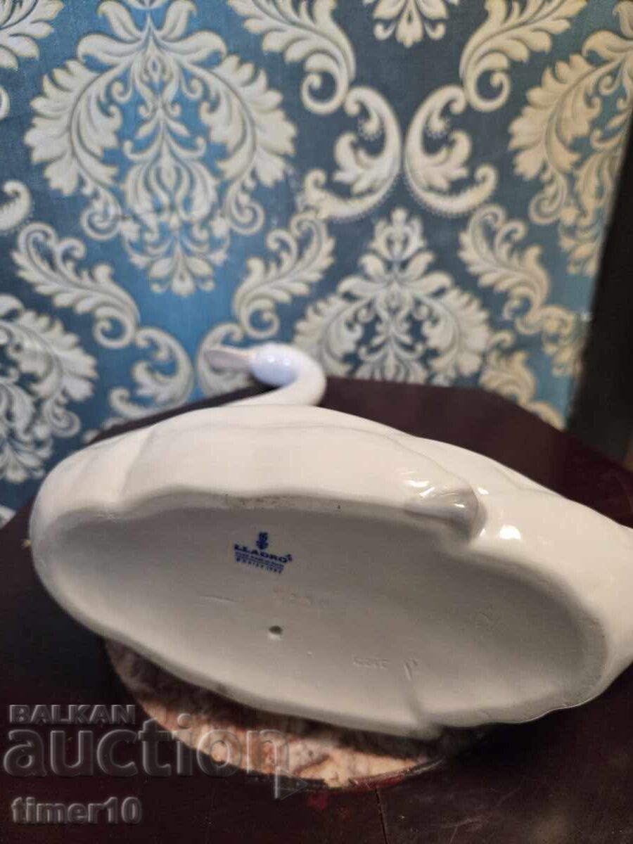 Lladró 1983 Porcelain Swan Figurine - 6