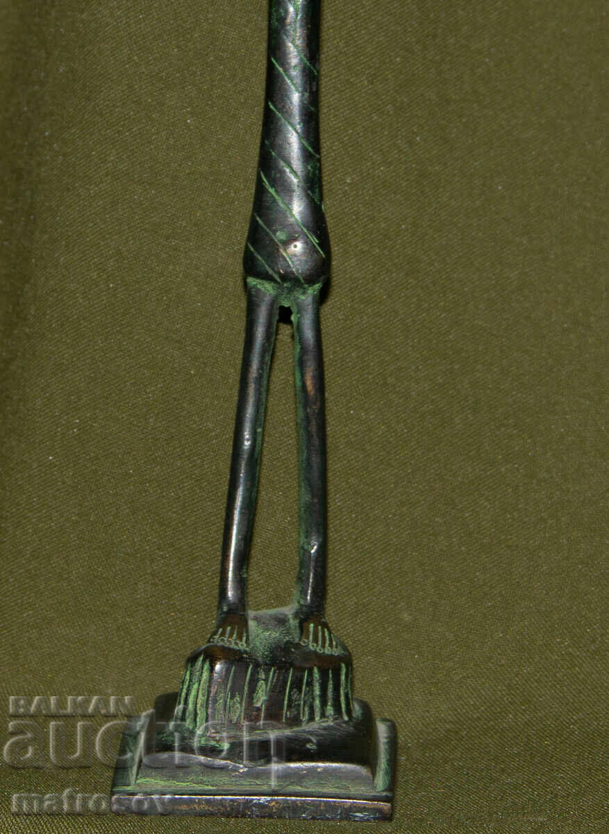 Delivery of Bronze figure African motifs statue