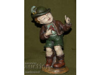 Figurină metalică sculptură originală, băiat în costum bavarez