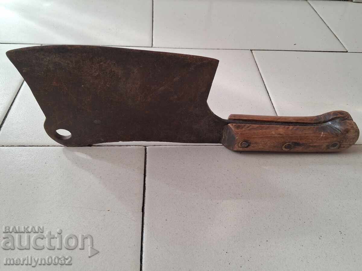 Auction  Cleaver, axe, hatchet, knife