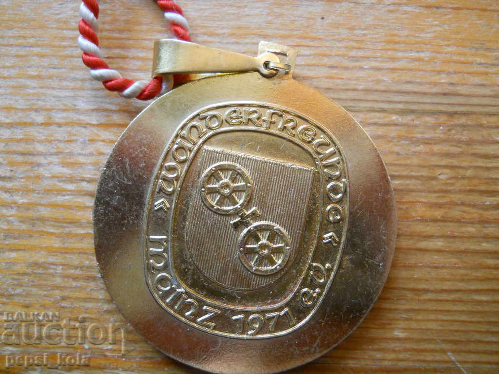 Medalie - A 3-a traversare a râului Rin - Mainz 1976 - aurie cu preț € 7.80 | 15.26 BGN