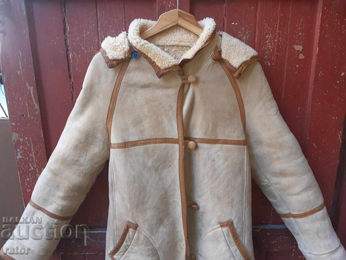 Beautiful stylish women's coat - lambskin with price 39.99 BGN | € 20.45