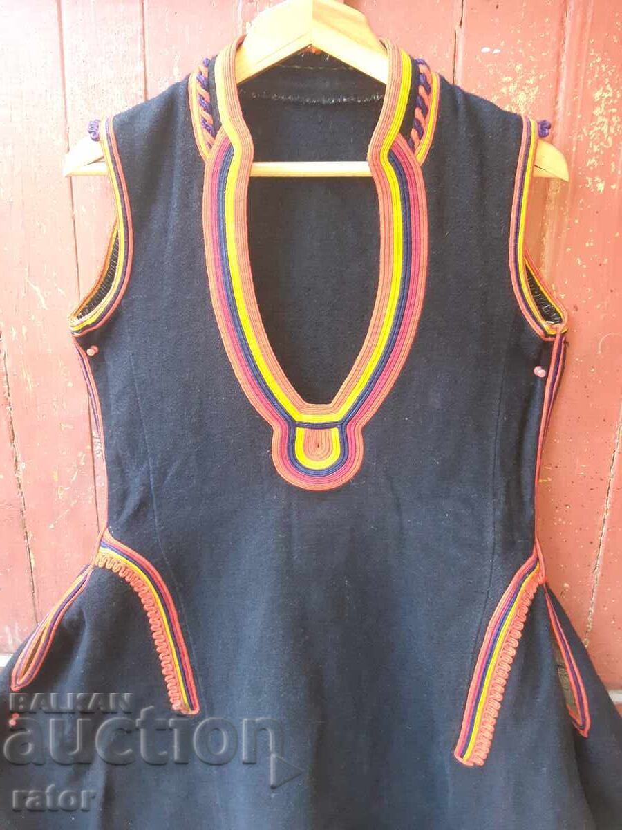 Autentică, frumoasă, suman de lână. Costum popular cu preț 149.00 BGN | € 76.18