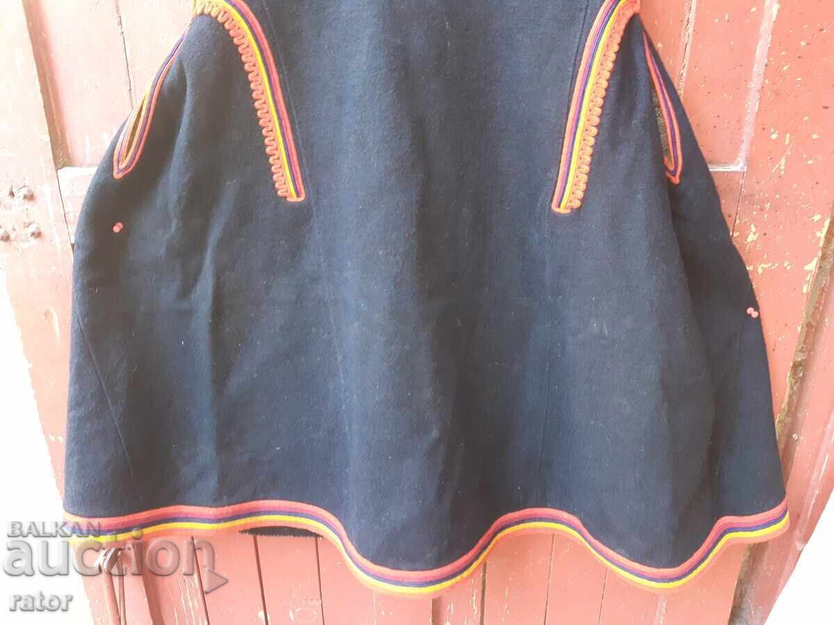 Licitație Autentică, frumoasă, suman de lână. Costum popular