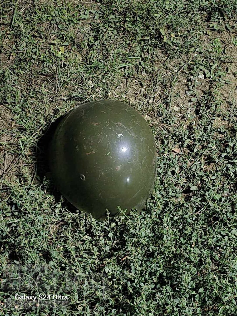 Стара военна каска. Пускам над 100 Аукциона от Стотинка. Раз Стара военна каска. Пускам над 100 Аукциона от Стотинка. Раз