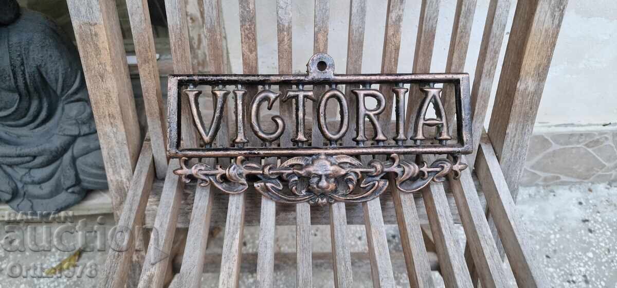 Delivery of Old massive cast iron sign, 740g