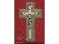 Cruce veche lucrată manual, Răstignire