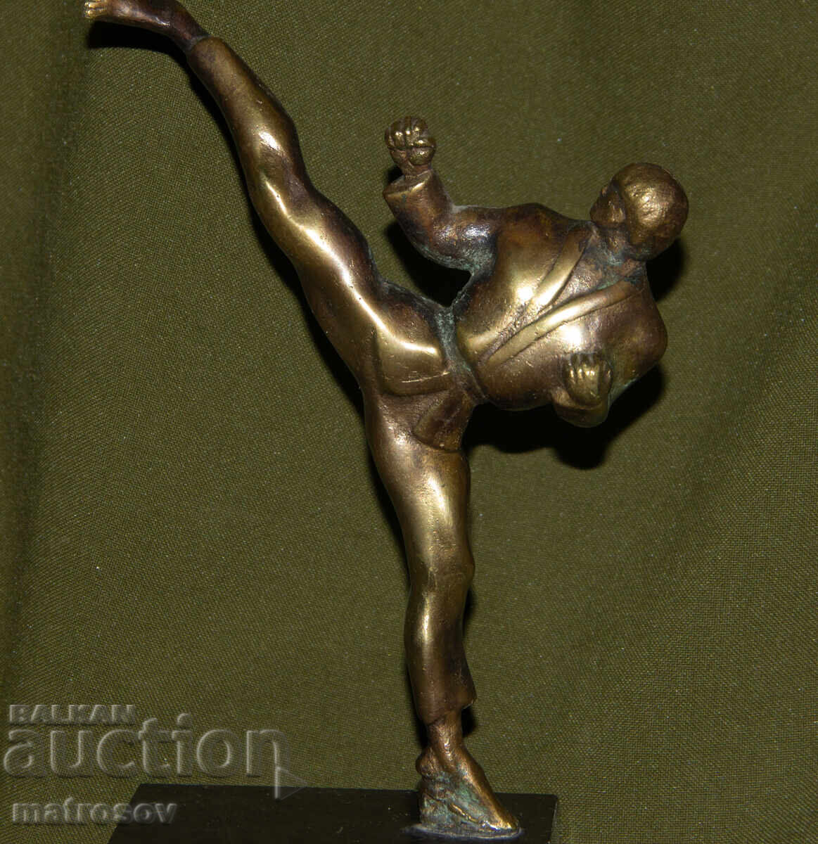 Delivery of Original bronze sculpture, sports theme