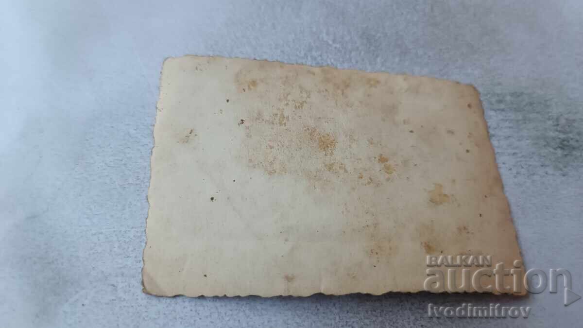 Photo Young men and women with price 1.65 BGN | € 0.84