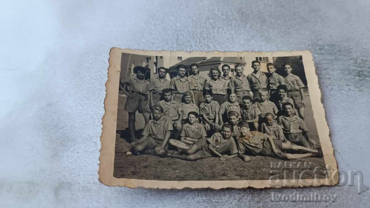 Photo Young men and women