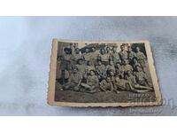 Foto Tinere bărbați și femei