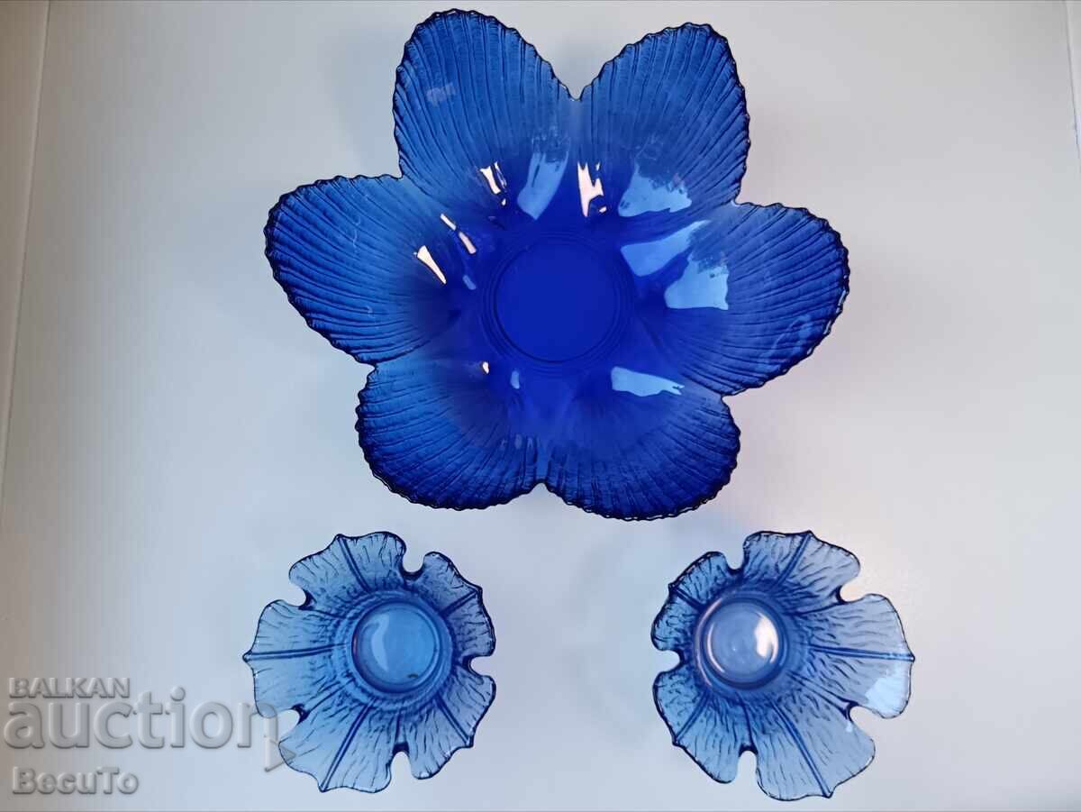 Auction  Set of blue glass fruit bowl and 2 candlesticks