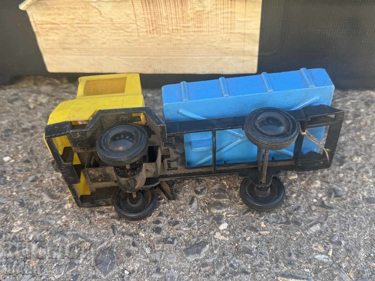 Old plastic toy truck model - 5