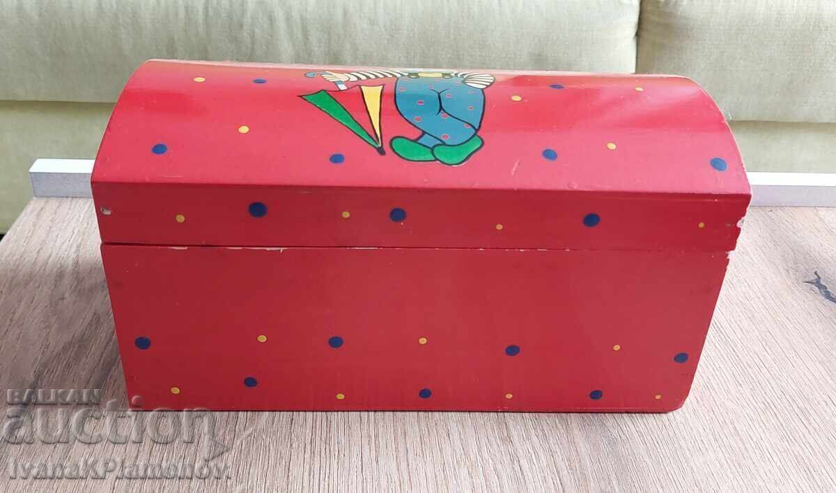 Auction  Wooden box for connoisseurs