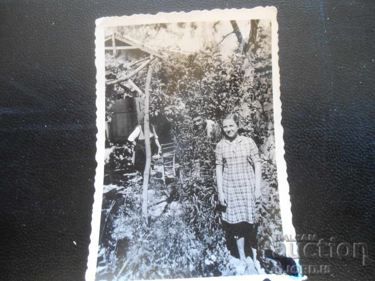 Παλιά φωτογραφία, 1941, Στο χωριό με τιμή 0.50 BGN | € 0.26 Παλιά φωτογραφία, 1941, Στο χωριό με τιμή 0.50 BGN | € 0.26