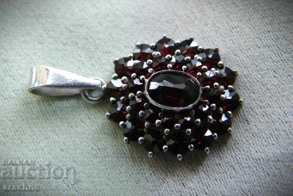 Παράδοση Μαροκινό μενταγιόν με ρόδια