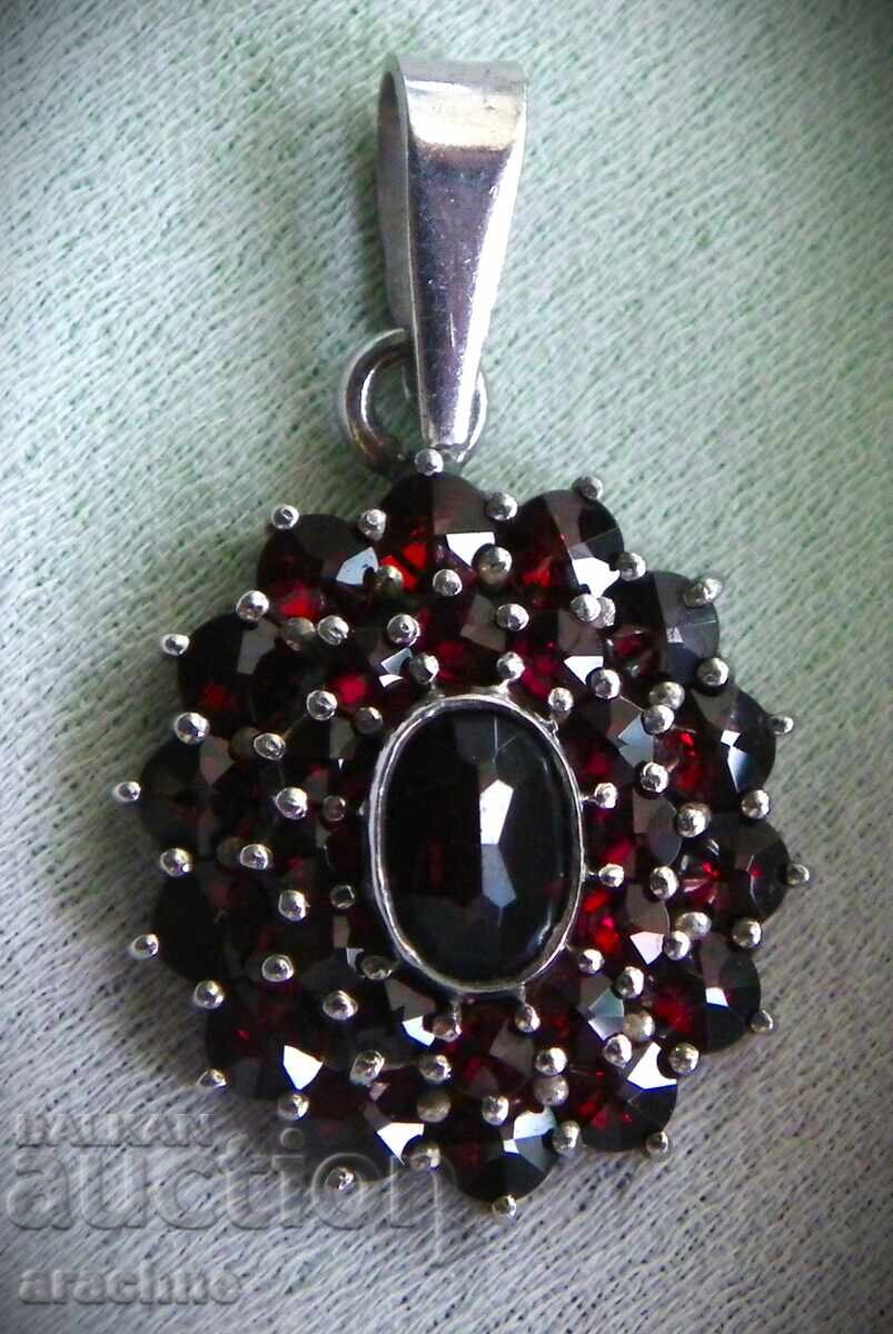 Μαροκινό μενταγιόν με ρόδια