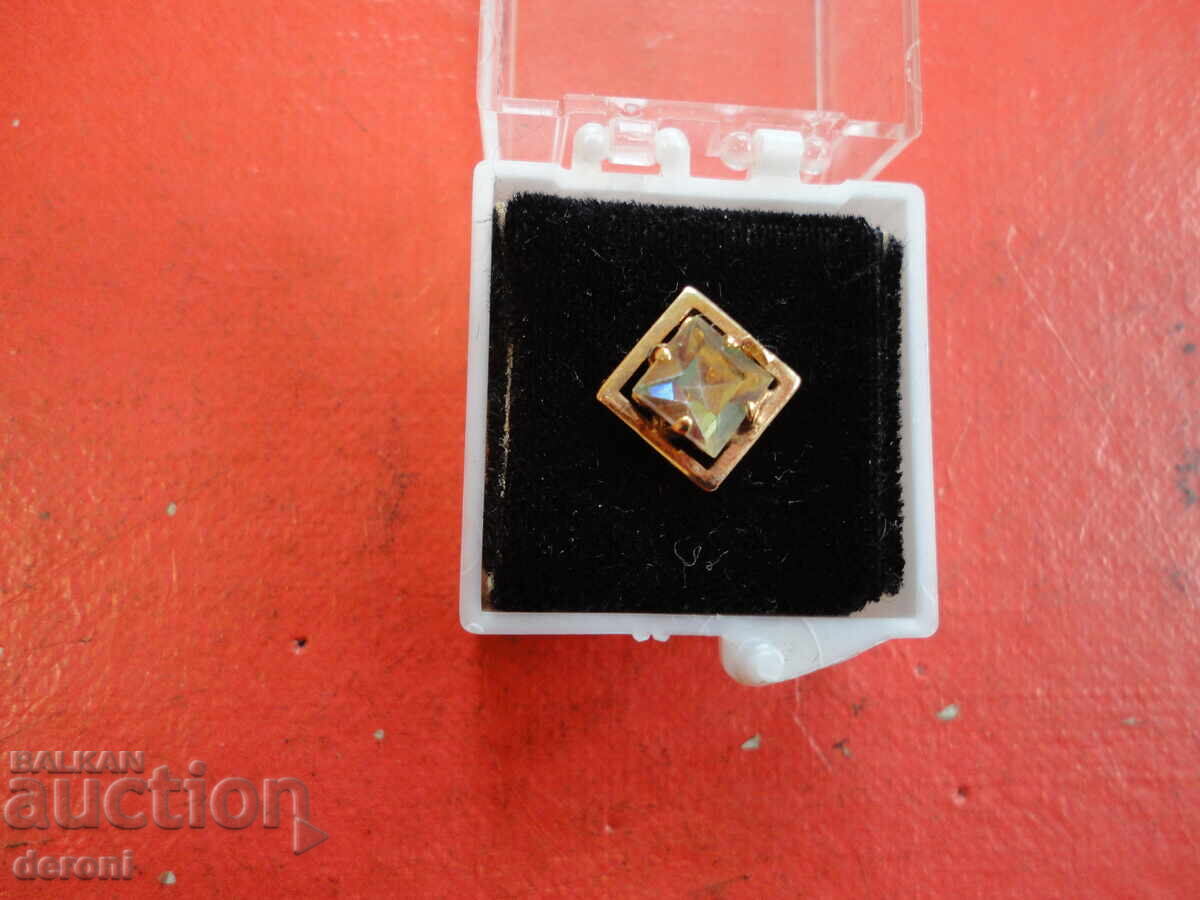 Επιχρυσωμένη καρφίτσα με σύμβολο και πέτρες με τιμή 10.00 BGN | € 5.11 Επιχρυσωμένη καρφίτσα με σύμβολο και πέτρες με τιμή 10.00 BGN | € 5.11