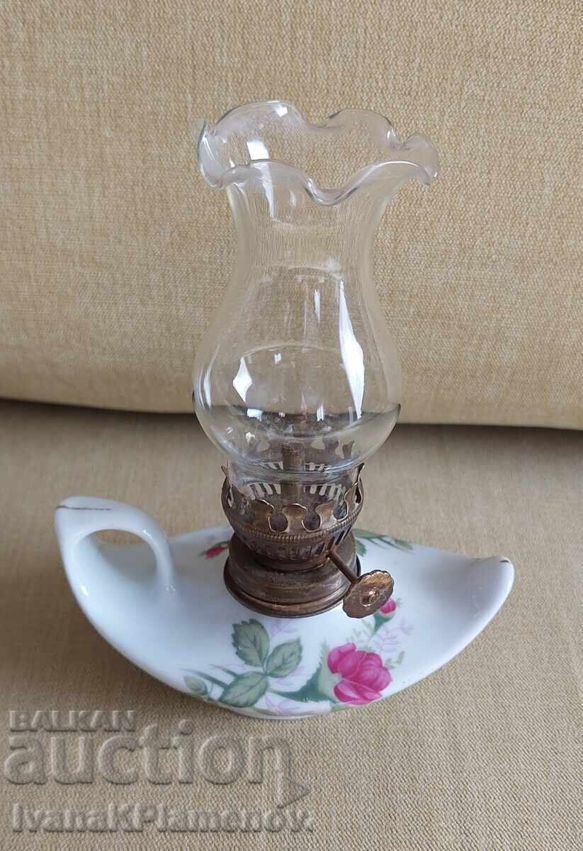 Lampă cu gaz mică pentru colecționari de porțelan cu preț € 15.00 | 29.34 BGN
