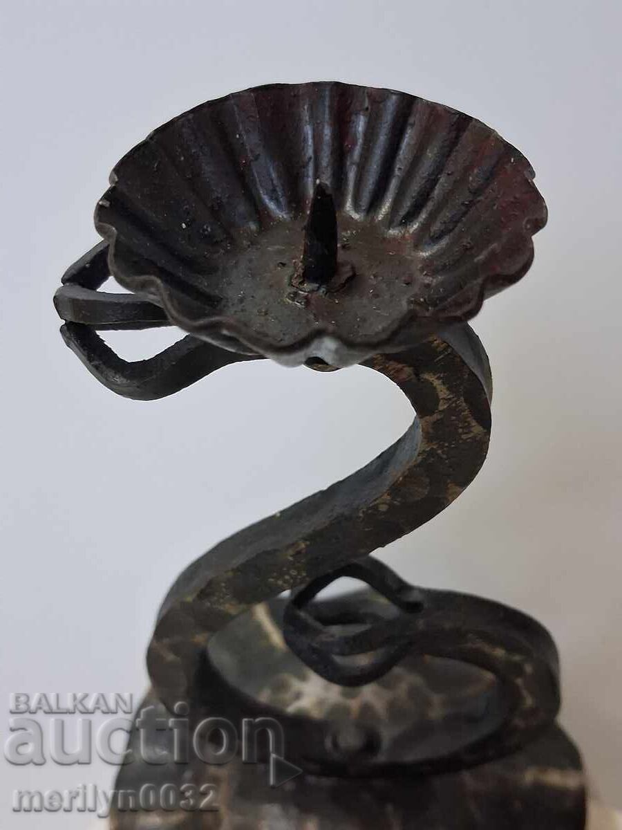 Δημοπρασία Παλιό σφυρήλατο κηροπήγιο, κερί