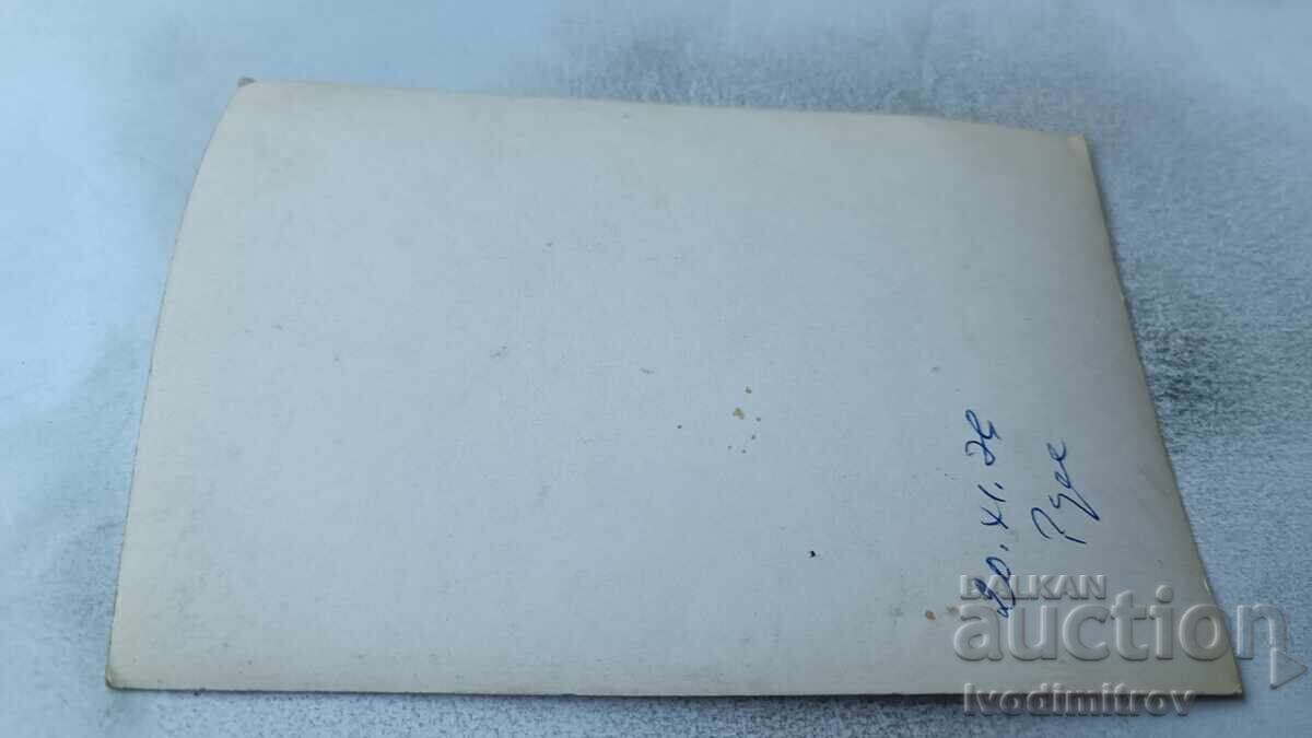 Φωτογραφία Ρούσε Άνδρας και μικρό κοριτσάκι 1976 με τιμή 2.85 BGN | € 1.46 Φωτογραφία Ρούσε Άνδρας και μικρό κοριτσάκι 1976 με τιμή 2.85 BGN | € 1.46