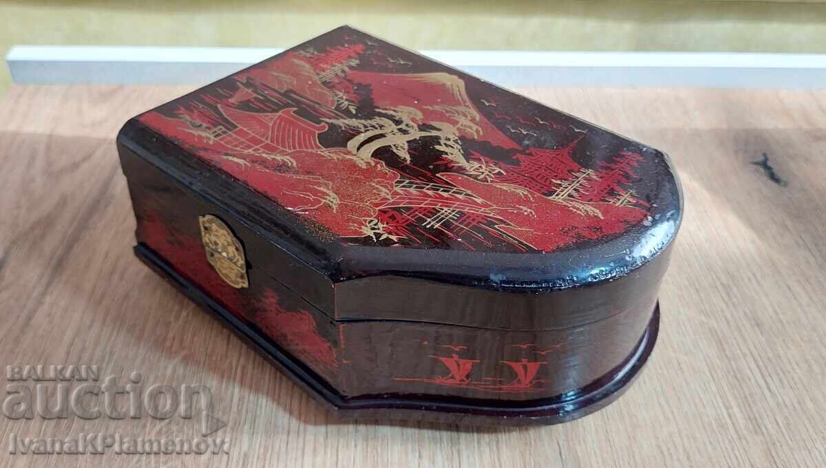 Cutie muzicală din lemn cu mecanism pentru cunoscători cu preț € 15.00 | 29.34 BGN Cutie muzicală din lemn cu mecanism pentru cunoscători cu preț € 15.00 | 29.34 BGN