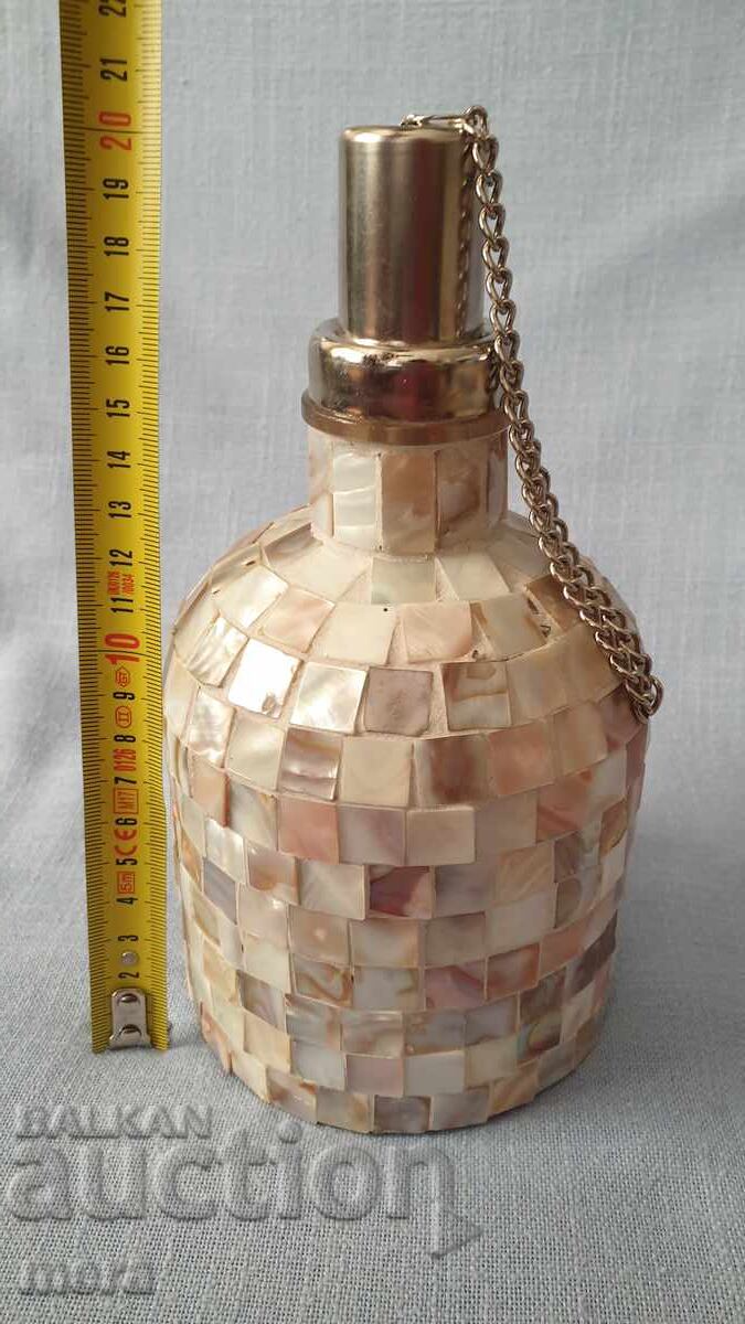 Licitație Lampă de alcool aplicată cu plăci de sidef natural Licitație Lampă de alcool aplicată cu plăci de sidef natural