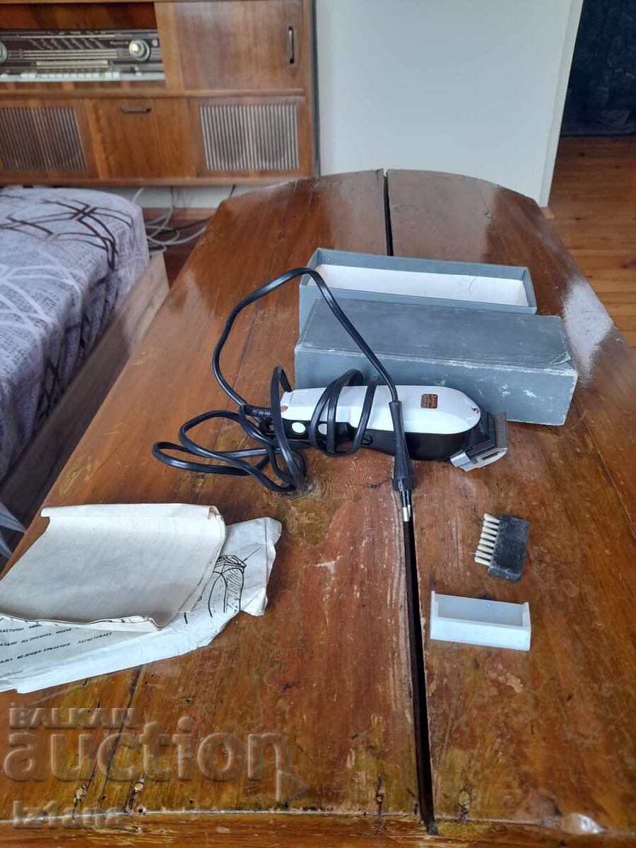 Стара електрическа машинка за подстригване ЗММ с цена 55.00 лв. | € 28.12