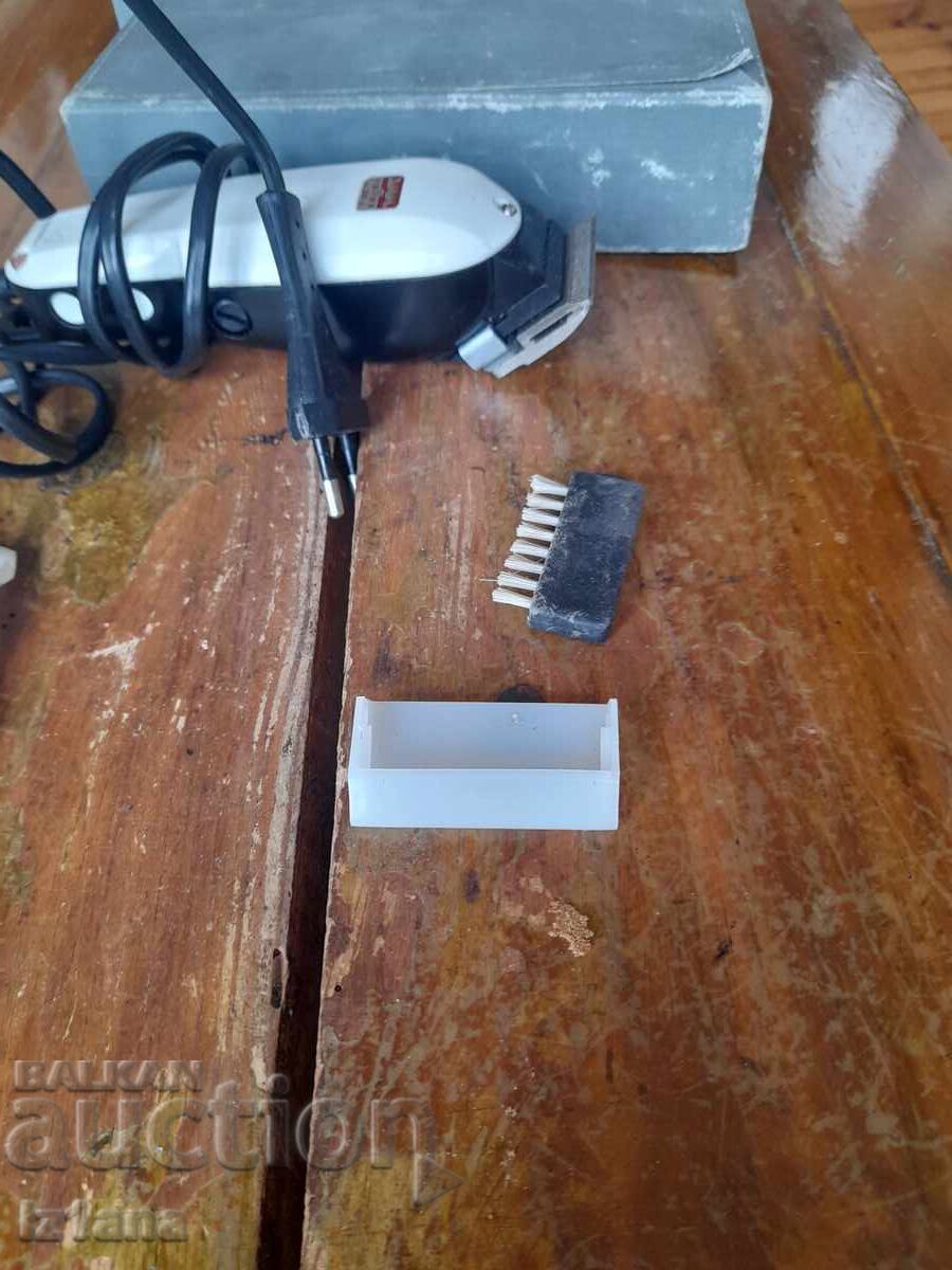 Аукцион Стара електрическа машинка за подстригване ЗММ