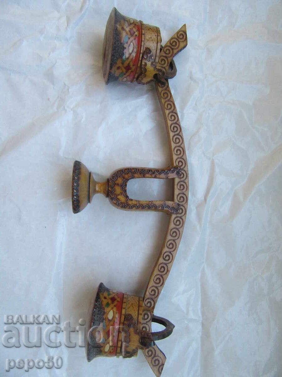 Suvenir pirogravat din epoca socialistă "Călușul cu Menci" cu preț 35.00 BGN | € 17.90