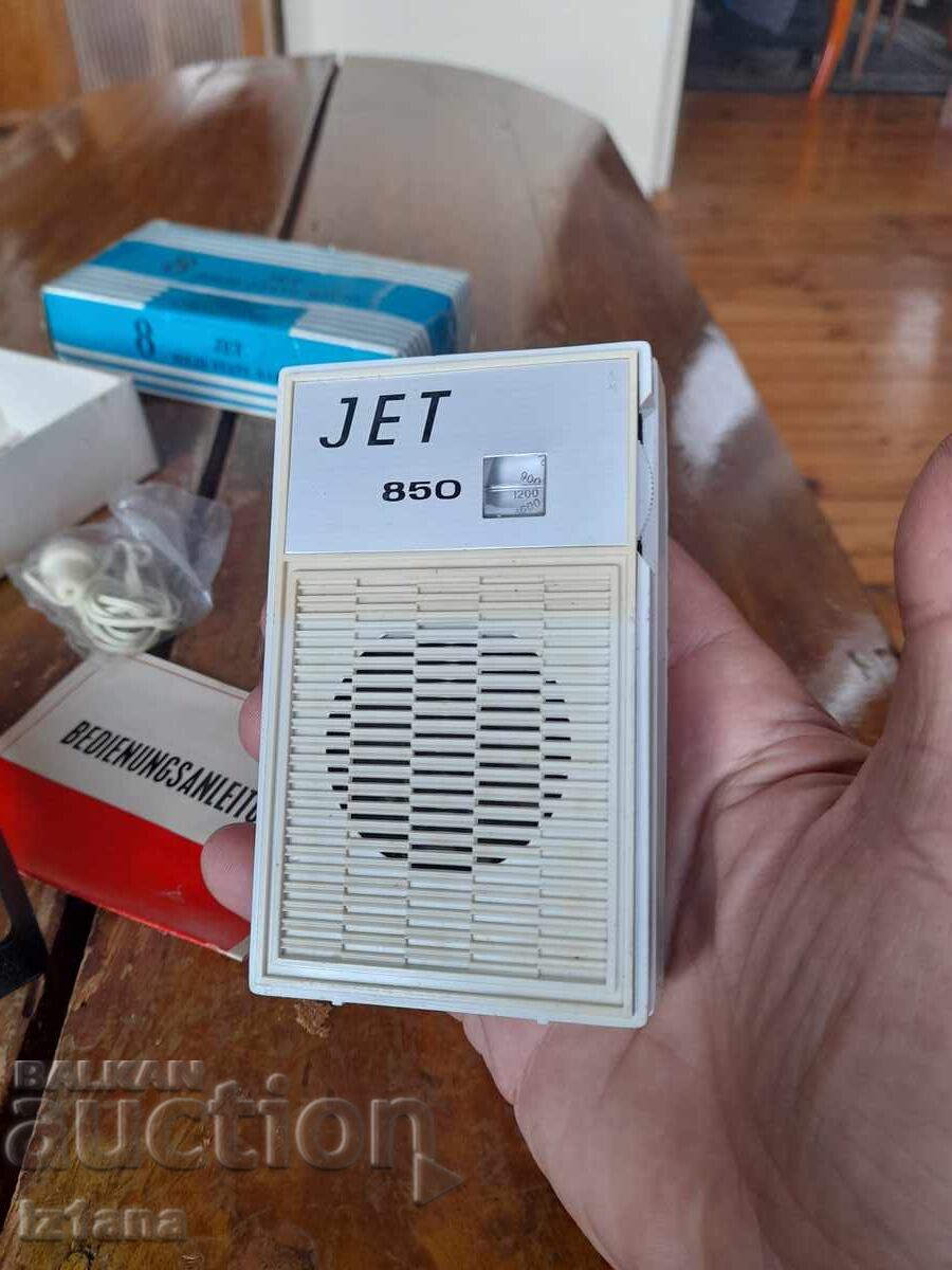 Delivery of Old radio, Jet 850 radio receiver