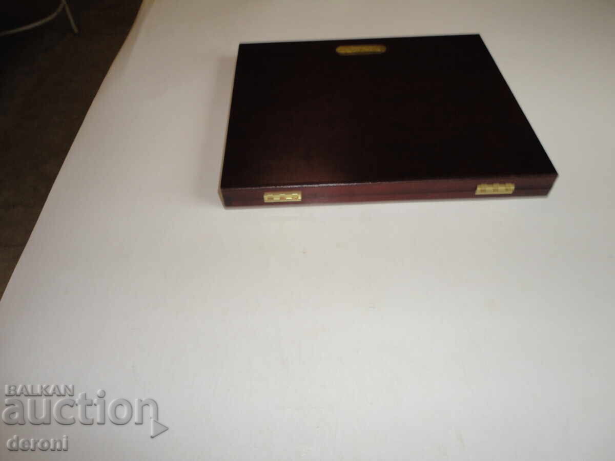 Δημοπρασία Λουξ ξύλινο κουτί για νομίσματα 3