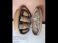 Necesar de ras în husă de piele din epoca comunistă