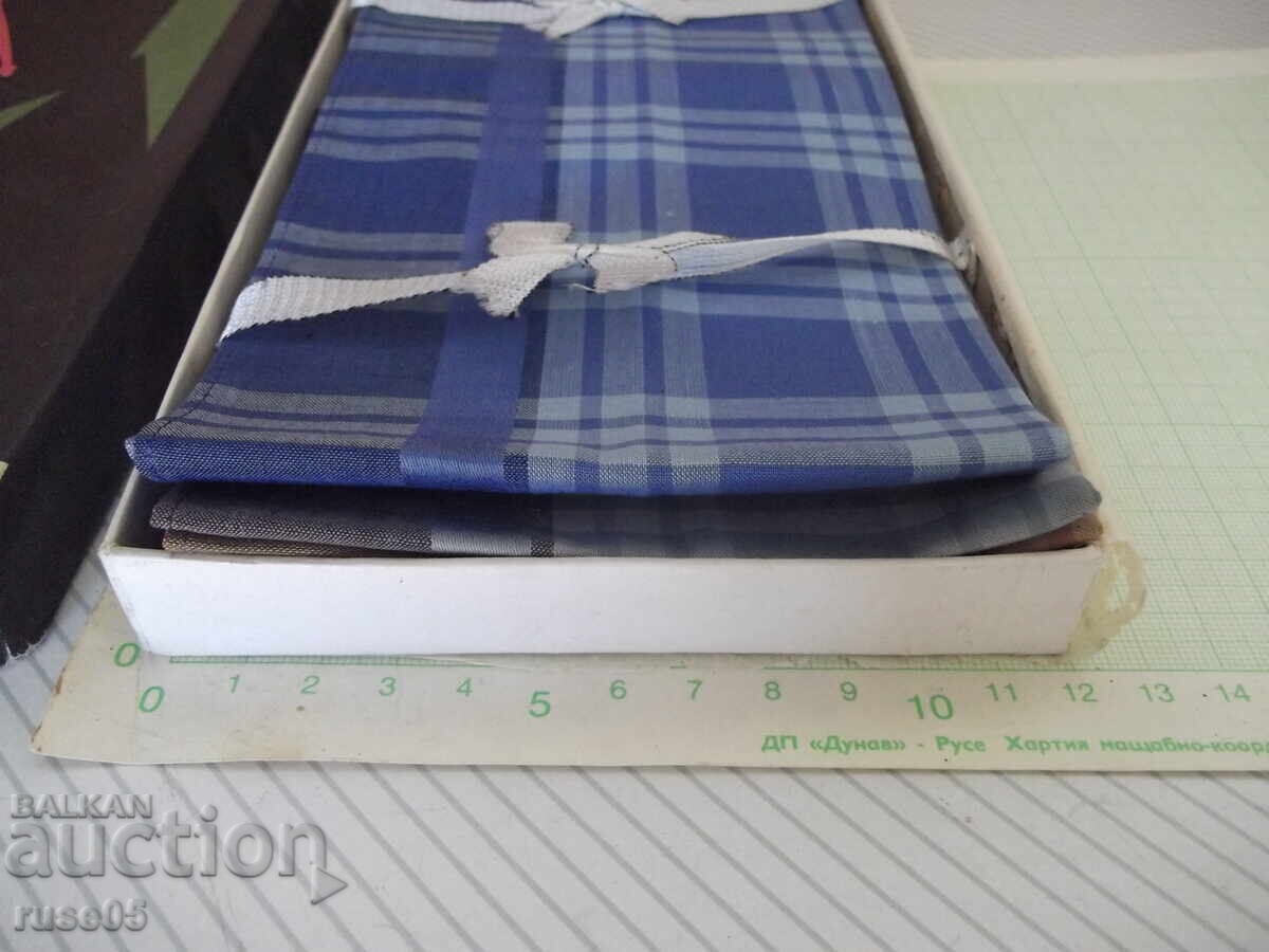 Κομπλέ "LORD" βαμβακερά ανδρικά μαντήλια σε κουτί με τιμή 10.00 BGN | € 5.11 Κομπλέ "LORD" βαμβακερά ανδρικά μαντήλια σε κουτί με τιμή 10.00 BGN | € 5.11