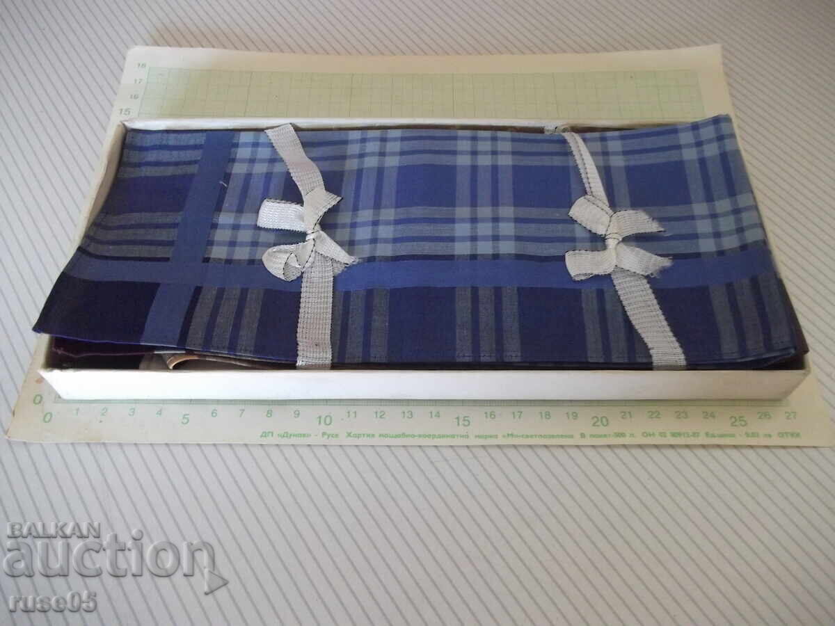 Παράδοση Κομπλέ "LORD" βαμβακερά ανδρικά μαντήλια σε κουτί Παράδοση Κομπλέ "LORD" βαμβακερά ανδρικά μαντήλια σε κουτί