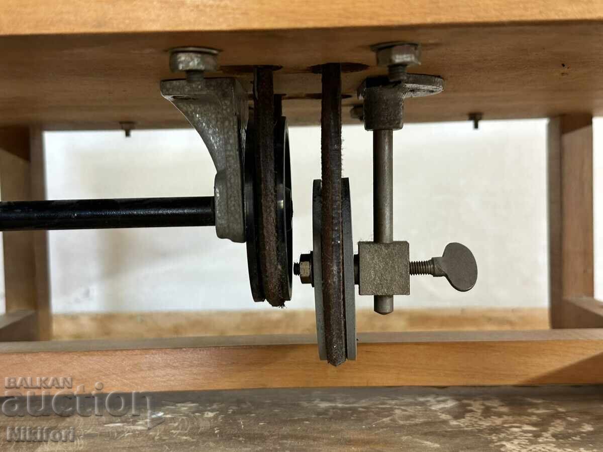 Social Model Prototype of an Electrostatic Machine - 6