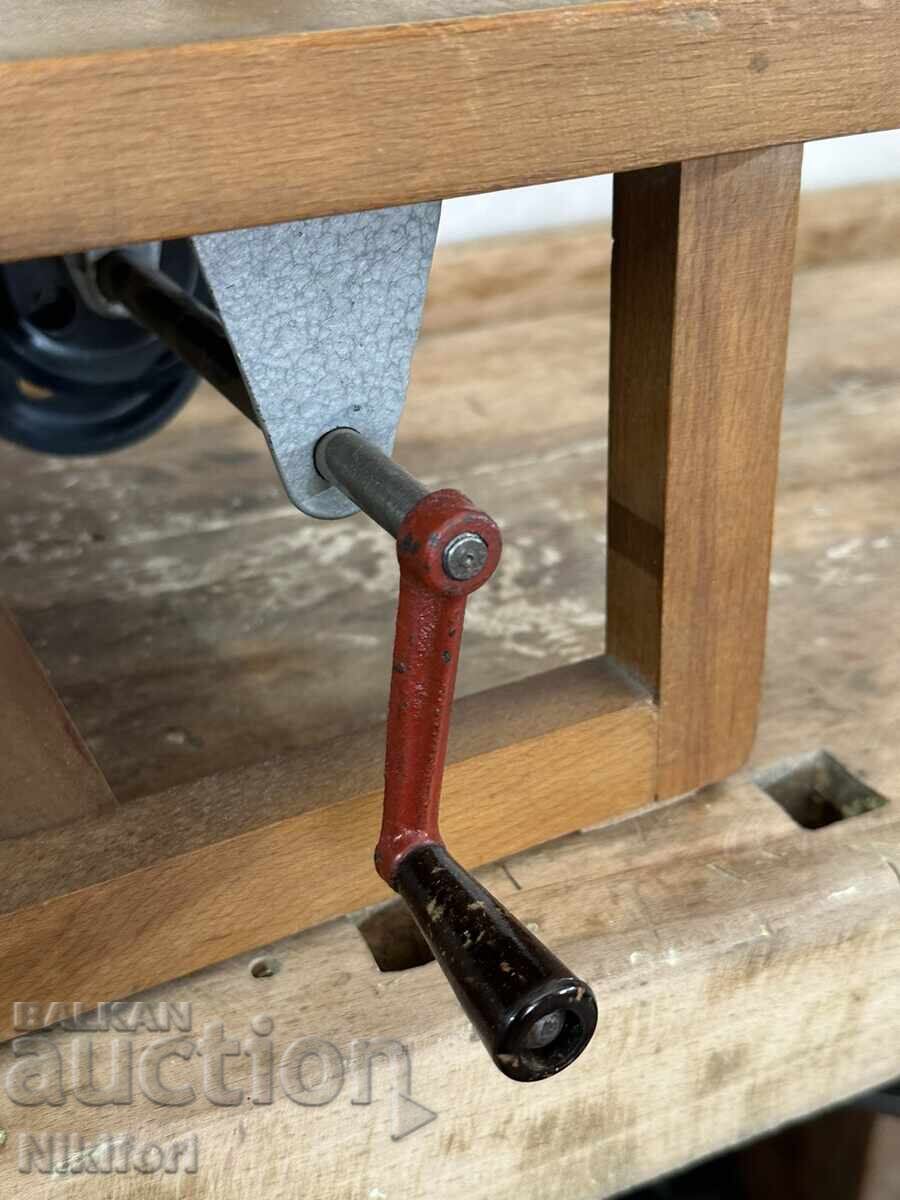 Social Model Prototype of an Electrostatic Machine - 7