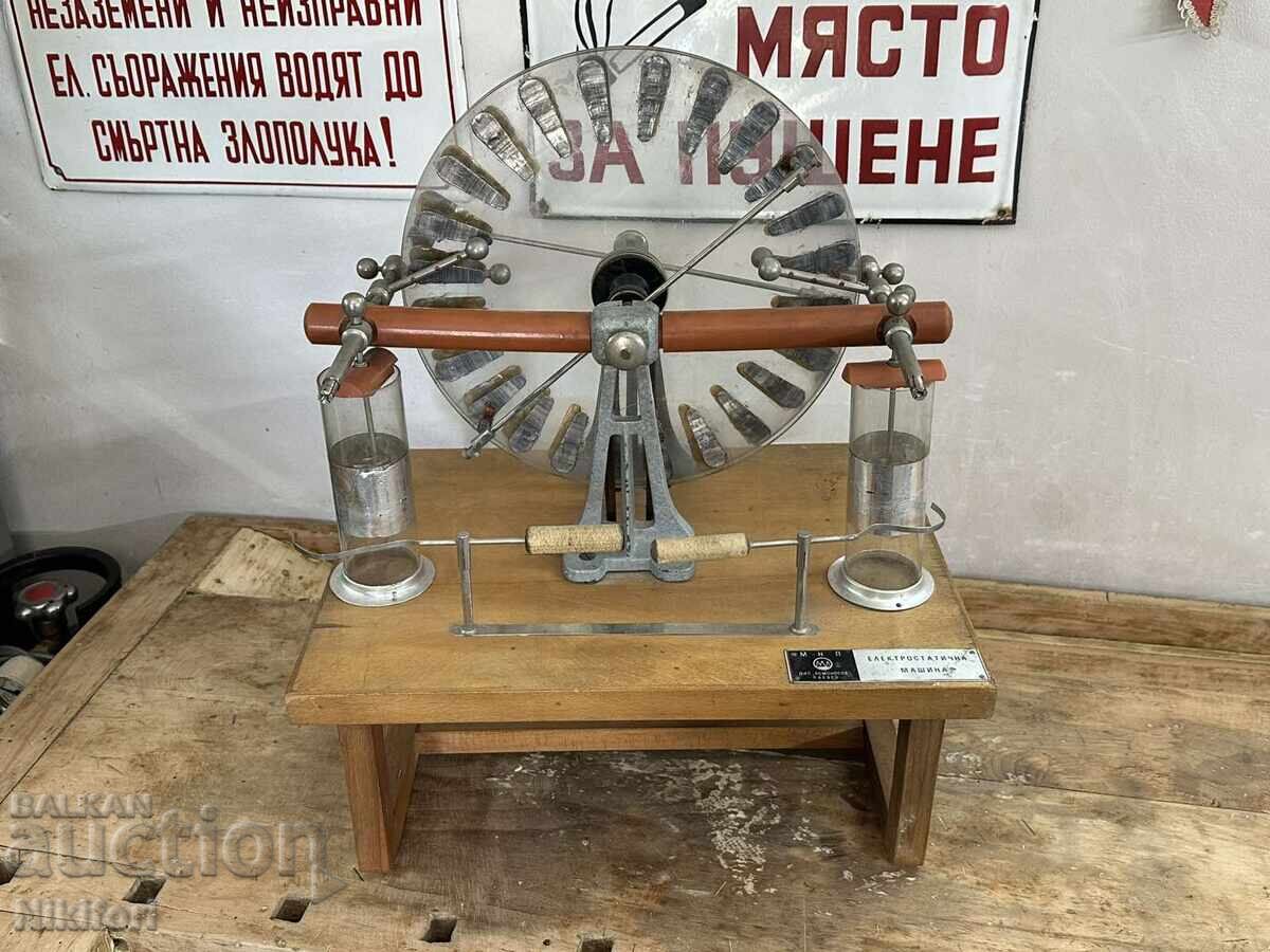 Social Model Prototype of an Electrostatic Machine