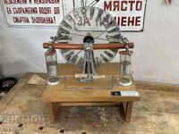 Social Model Prototype of an Electrostatic Machine