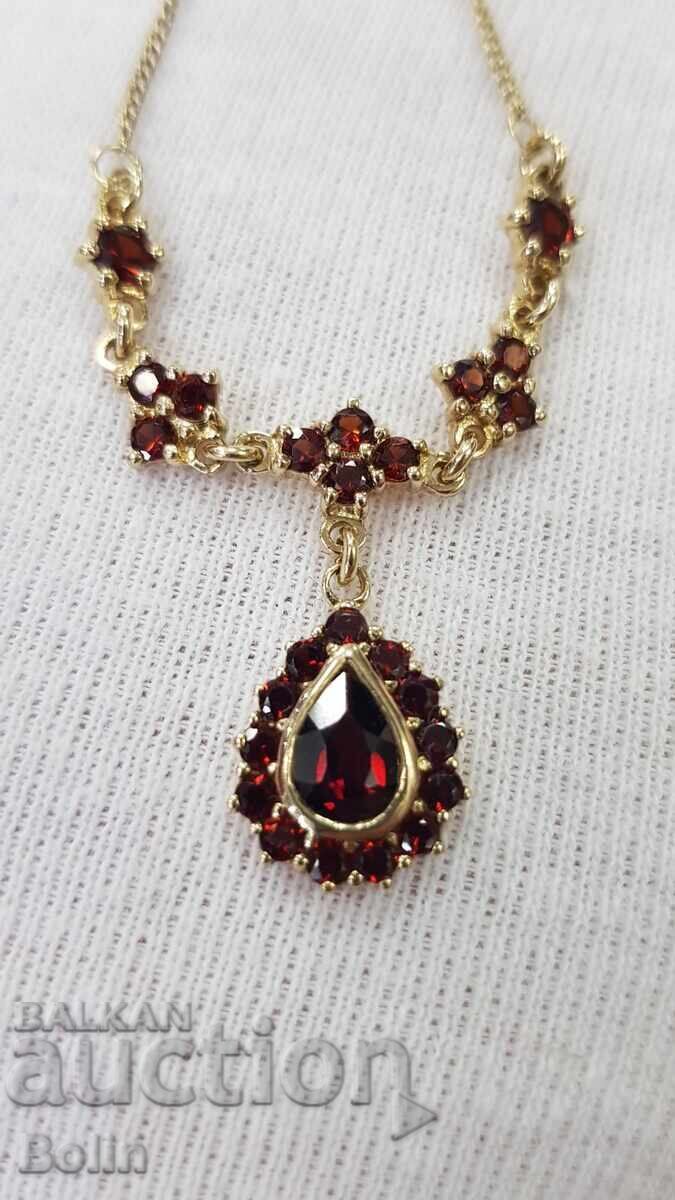 Elegant gold necklace with garnets 8 karat - 333 hallmark Europe