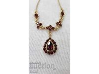Elegant gold necklace with garnets 8 karat - 333 hallmark Europe