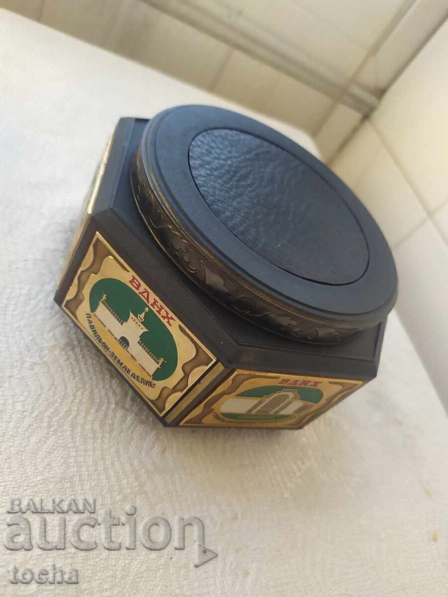 Delivery of Jewelry music box, excellent, working. BZC