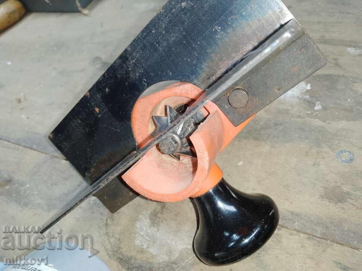 Auction Two attachments for working wood or metal Auction Two attachments for working wood or metal