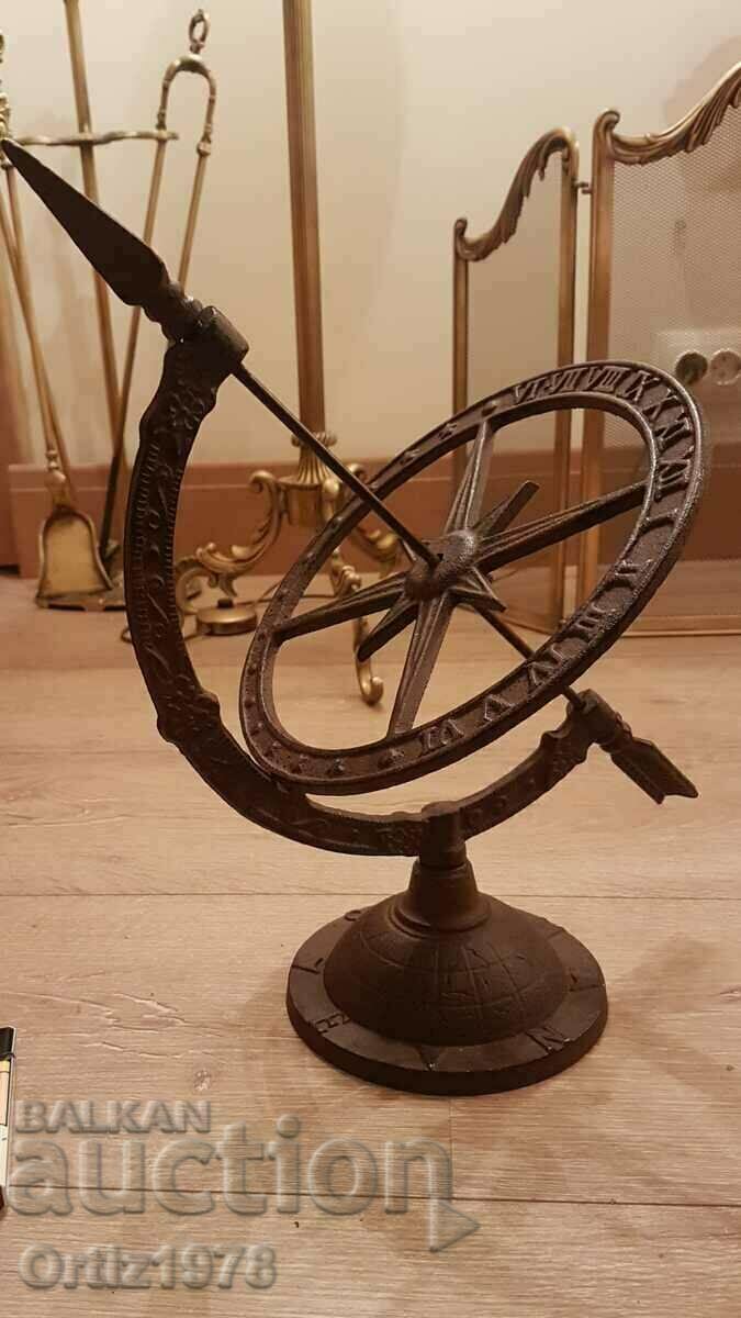 Μεγάλο ηλιακό ρολόι από χυτοσίδηρο, που λειτουργεί! 2,6 κιλά με τιμή 83.00 BGN | € 42.44