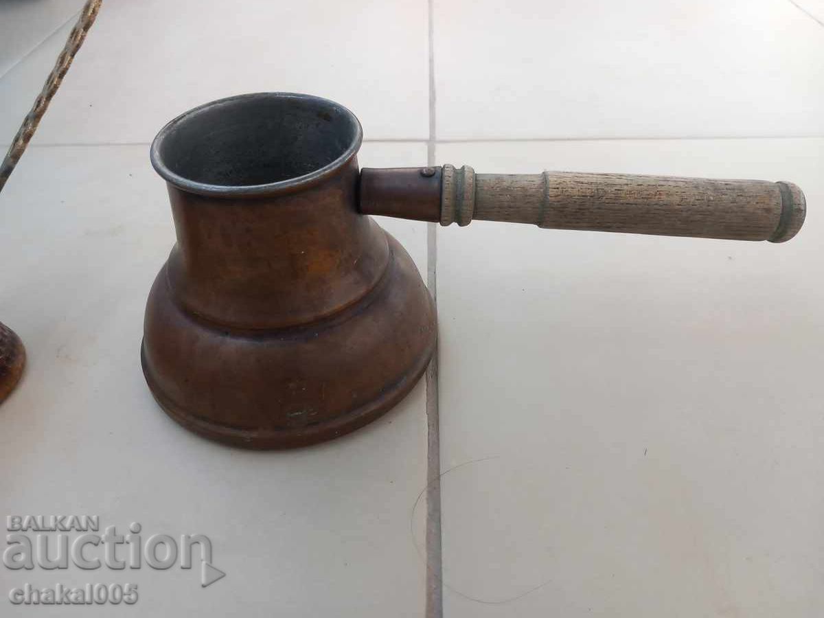 Auction  Old copper pots