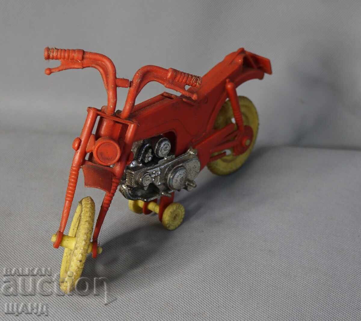 Παλιό πλαστικό παιχνίδι μοντέλο μοτοσυκλέτας με τιμή 5.25 BGN | € 2.68 Παλιό πλαστικό παιχνίδι μοντέλο μοτοσυκλέτας με τιμή 5.25 BGN | € 2.68